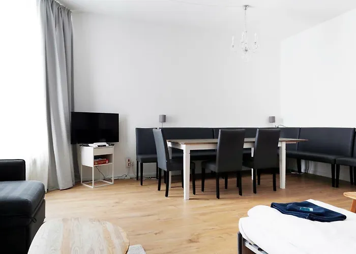 Greif By Rockchair Apartments L Superhost Status L 2 Bedrooms Boxspringbeds In City Center - Cozy Family & Business Flair Welcomes You!